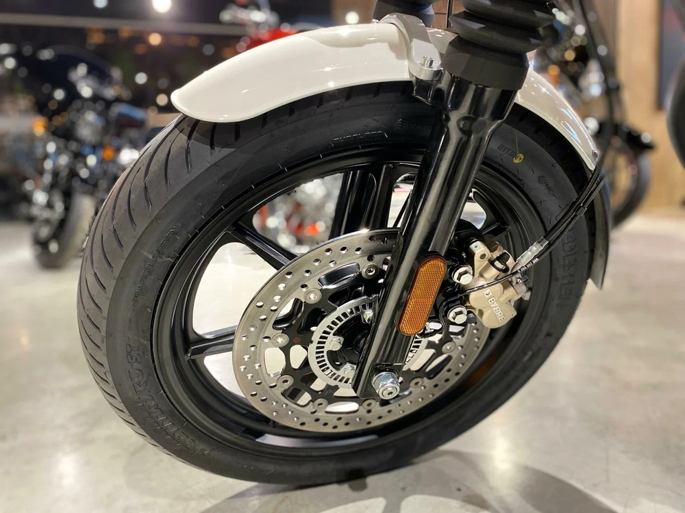 Royal Enfield Continental GT 650 Apex Grey (Black Alloy)
