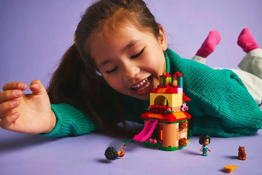 Конструктор LEGO Disney 43261 Маленький дом Инканто