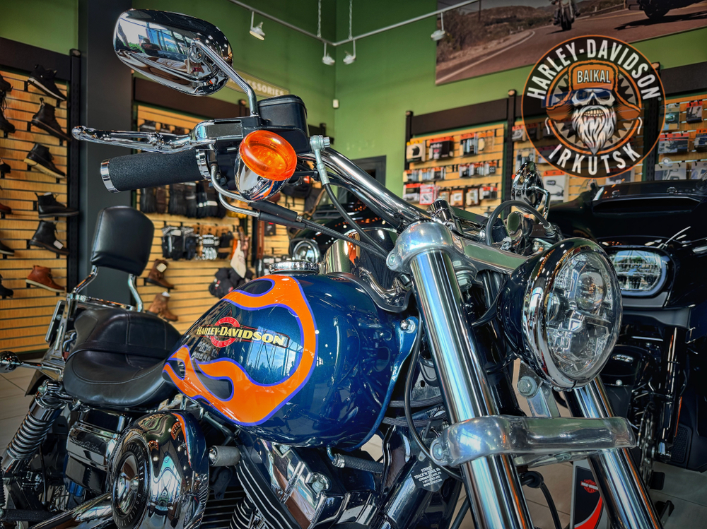 Mотоцикл Harley-Davidson® Dyna Super Glide Custom