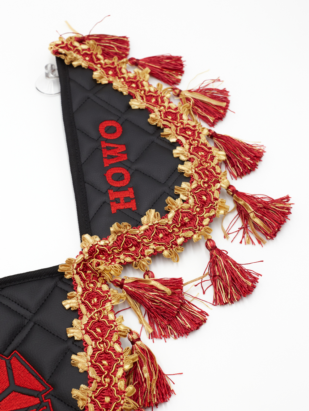Вымпел тройной HOWO (экокожа, черный с красными кисточками)