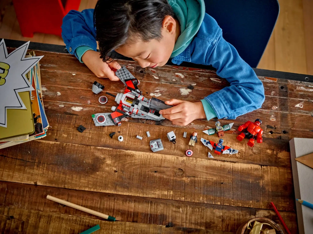 Конструктор LEGO Marvel 76292 Капитан Америка против: Битва Красного Халка