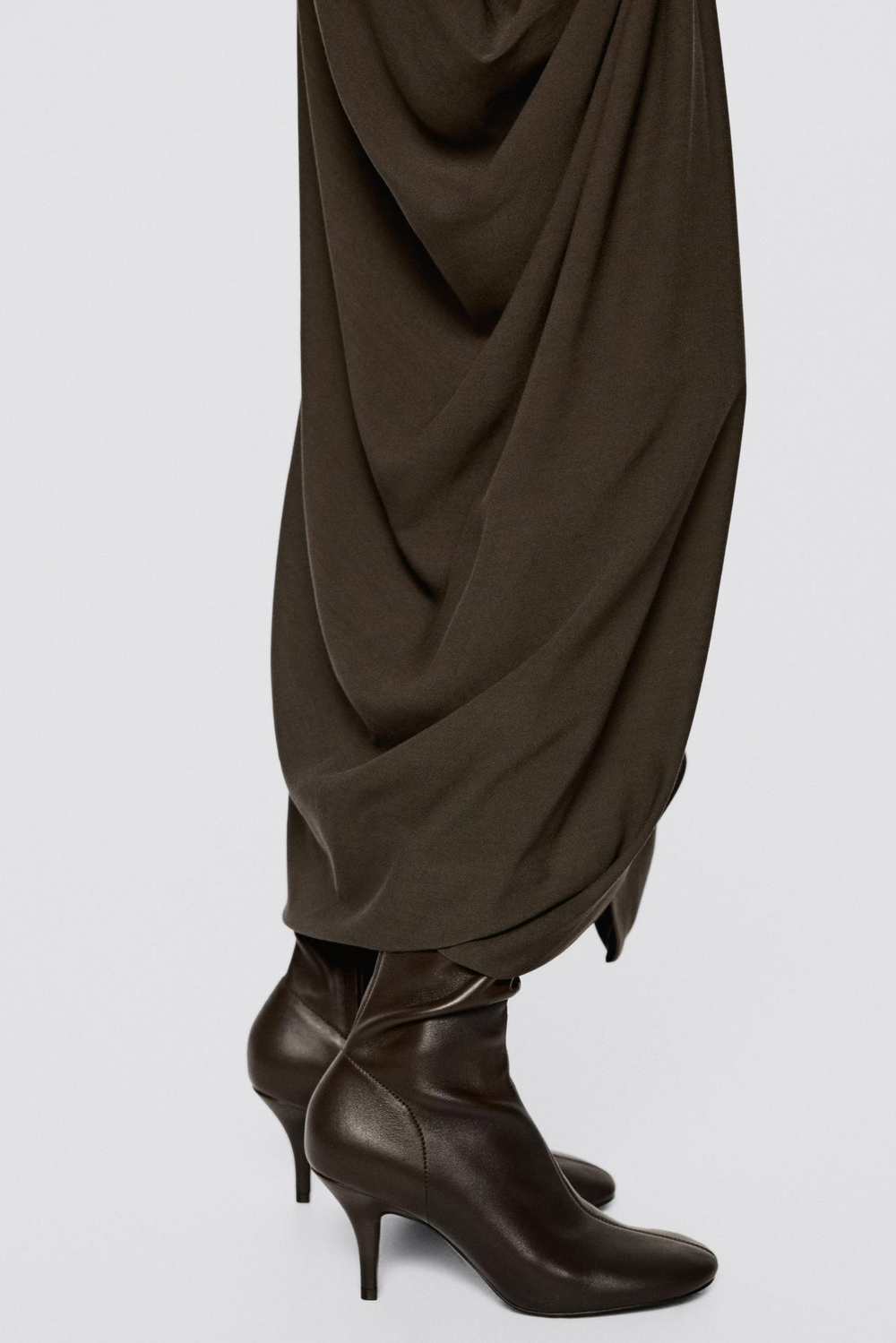Massimo Dutti Гибкие кожаные сапоги на каблуке - Limited Edition, коричневый