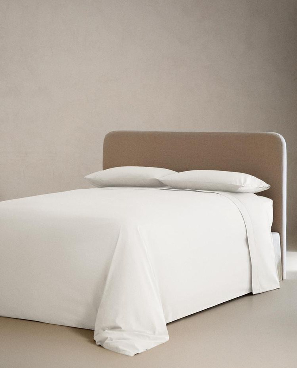 ZARA HOME НАТЯЖНАЯ ПРОСТЫНЯ ИЗ ХЛОПКА ПЕРКАЛЬ | ВЫСОТА 40 СМ (300 НИТЕЙ), БЕЛЫЙ