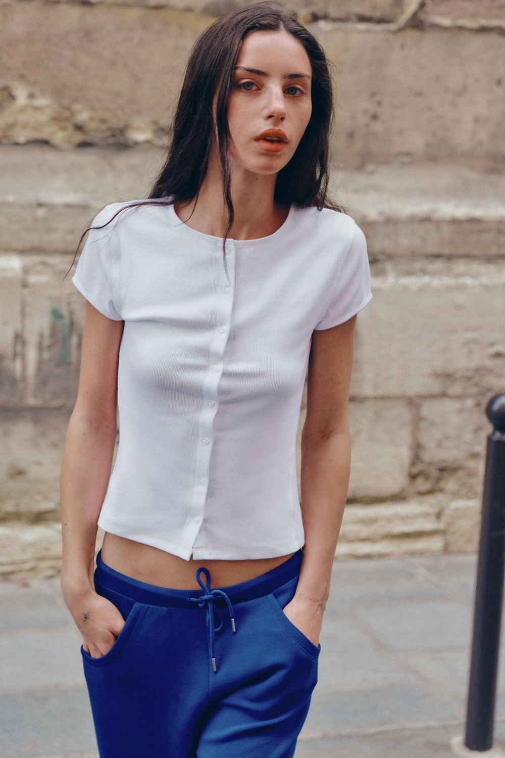 ZARA ФУТБОЛКА В РУБЧИК НА ПУГОВИЦАХ, БЕЛЫЙ
