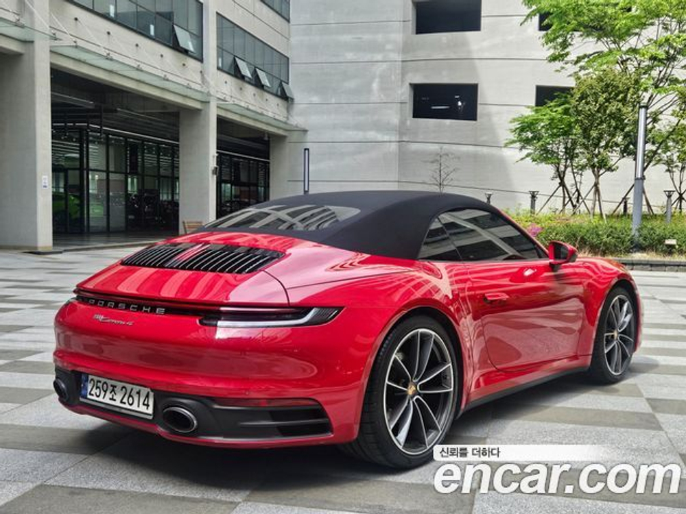 Porsche 911 Carrera 4 Cabriolet — 2023