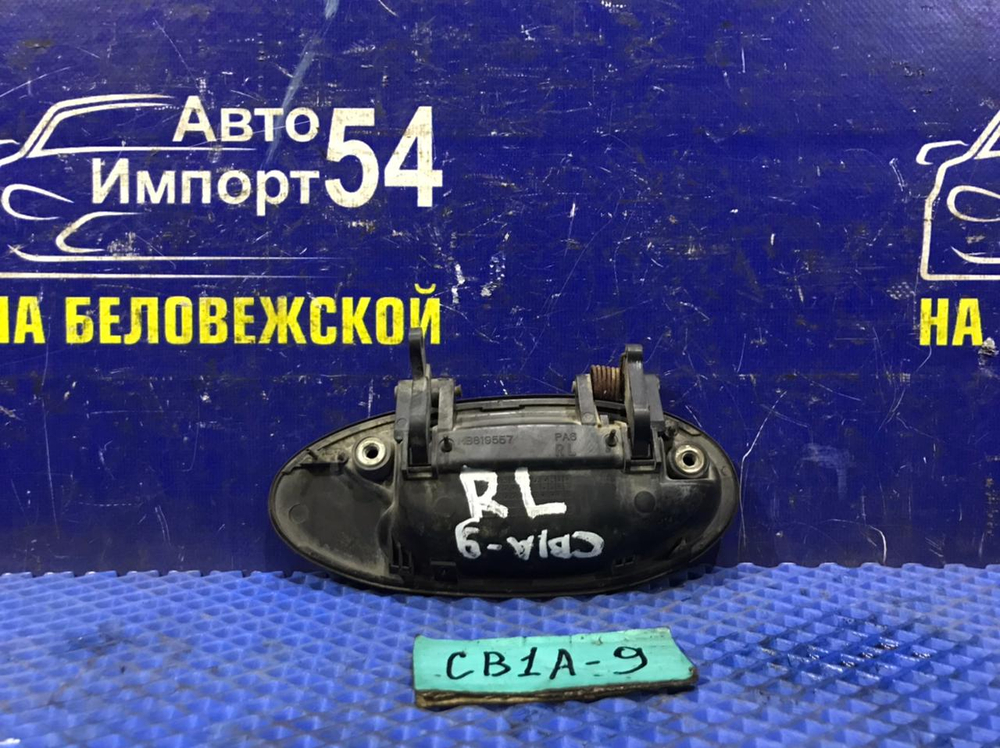Ручка двери задней левой внешняя MITSUBISHI LANCER 1994