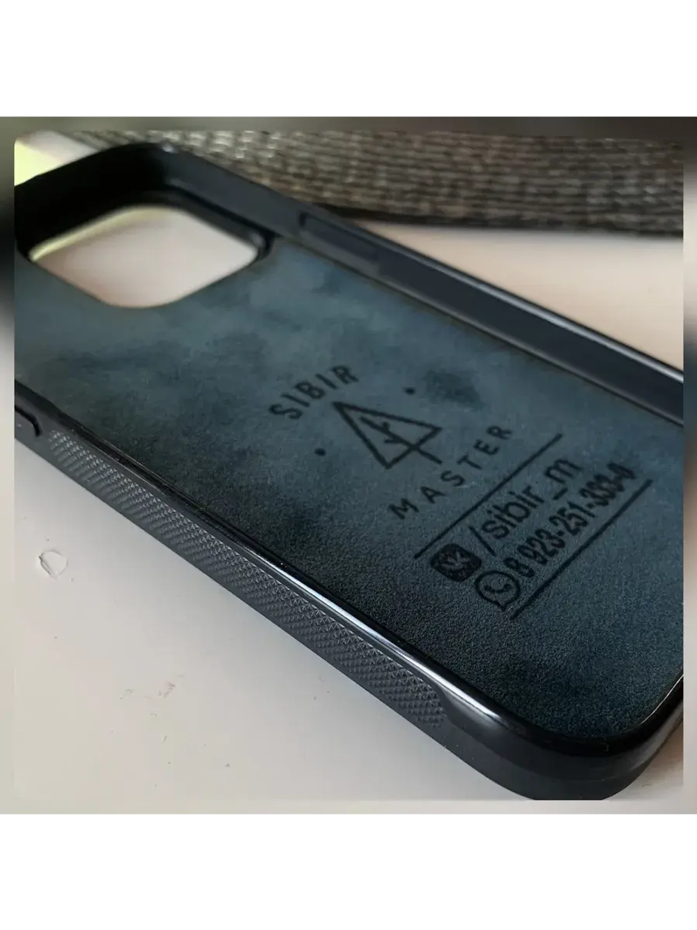 Чехол для iPhone 16 pro Медведь Россия из дерева