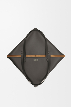 Loewe Сумка-тоут XL Puzzle Fold из блестящей телячьей кожи, темно-серый