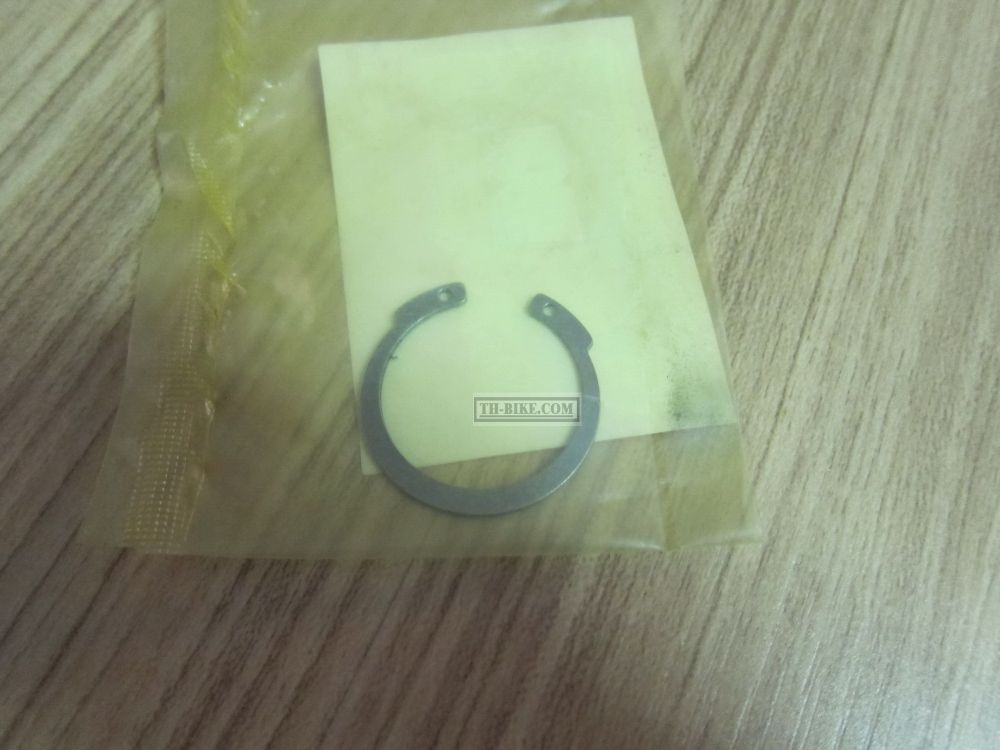 90652-KVB-900. CIRCLIP, INTERNAL, 32MM. HONDA