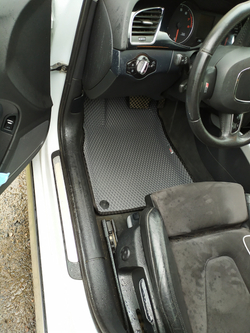 Автоковрики для AUDI A4, B8 (2007-2015). Крепеж только на передних коврах.