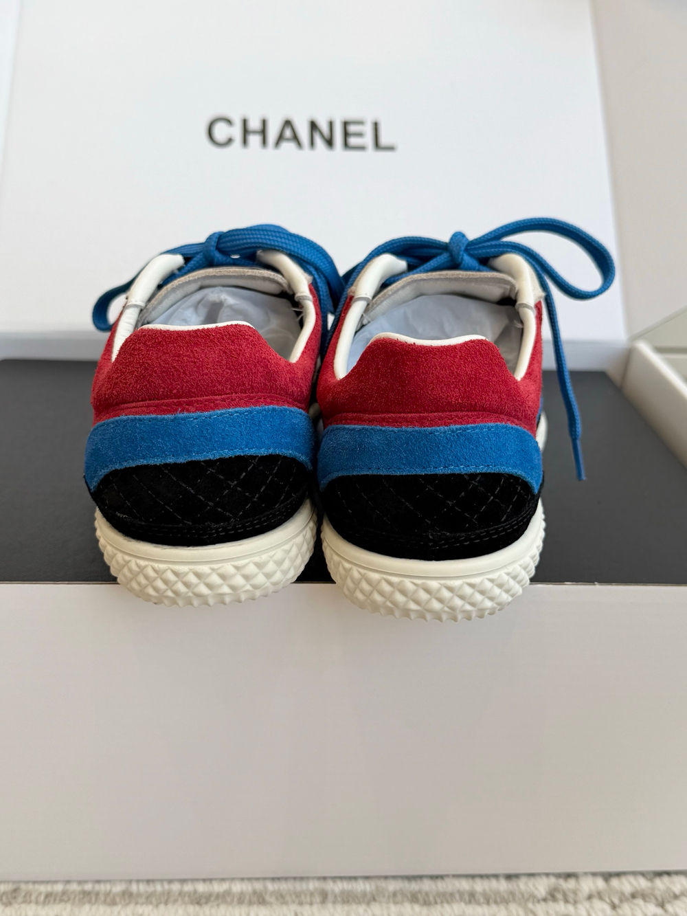 Женские кроссовки Chanel Trainers — красно-синие с кремовыми вставками — фото 4