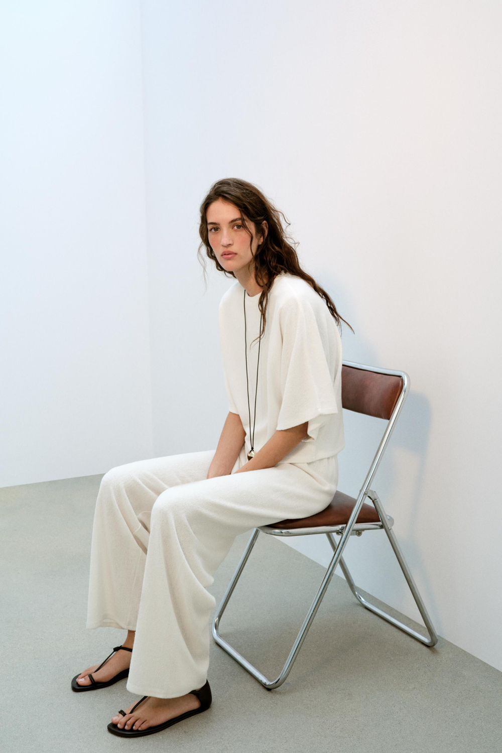 БРЮКИ WIDE LEG ИЗ ТКАНИ В ДЕРЕВЕНСКОМ СТИЛЕ — ZARA