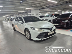 Toyota Camry 2.5 LE Hybrid — 2019