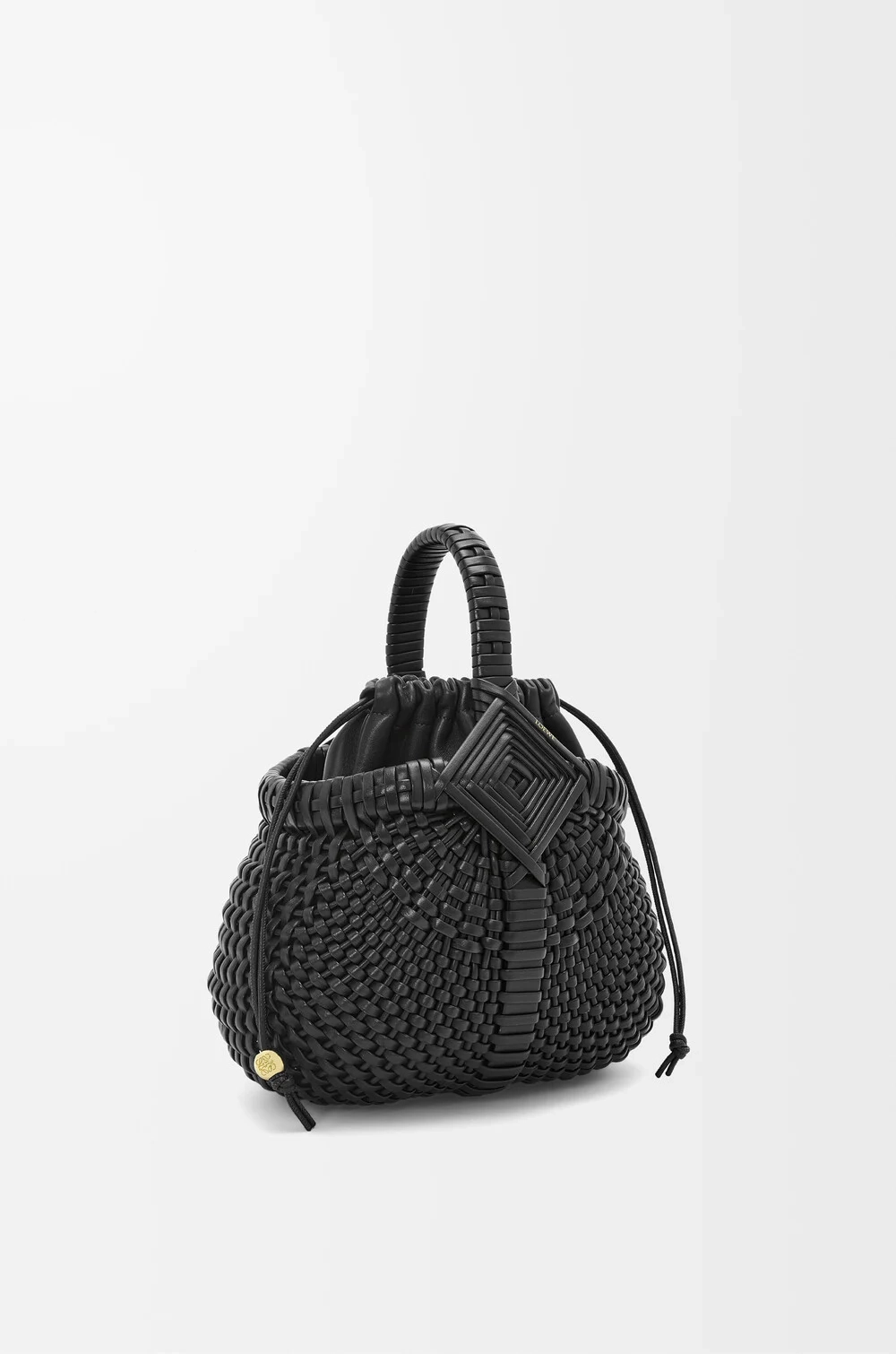 Loewe Миниатюрная круглая плетеная сумка Diamond из телячьей кожи, черный