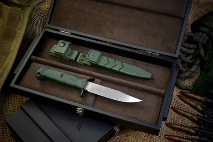 Подарочный набор: Combat AUS-8 StoneWash Olive и шкатулка 80 лет Великой Победы