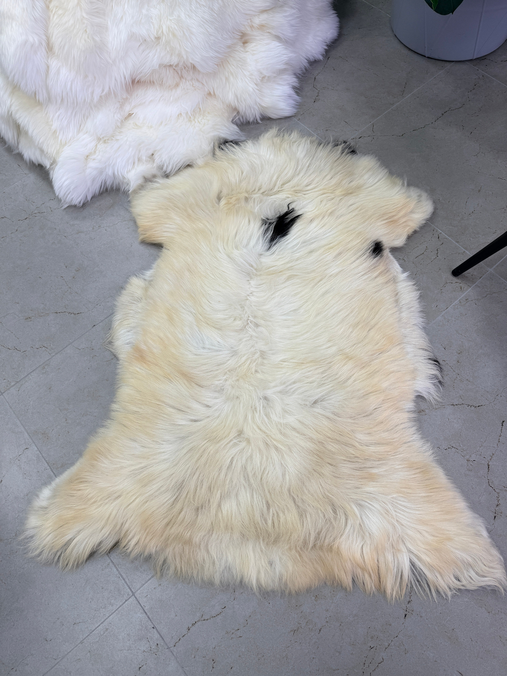 Шкура коврик меховой прикроватный овчина, 120х65 см.