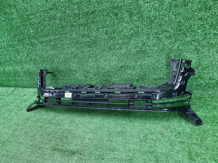 Решетка переднего бампера Land Cruiser 300 (21-нв)