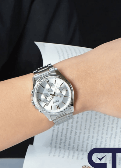 CASIO MTP-1375D-7A ENTICER MEN мужские наручные часы — светлый циферблат, день недели и дата в классическом стальном корпусе