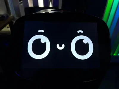 Робот промоутер PUDU «KettyBot»