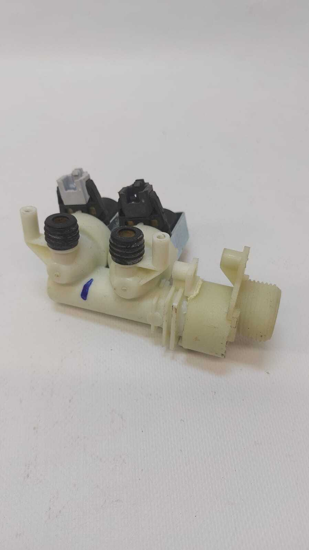 1 Клапан подачи воды для стиральной машины Ariston Indesit  C00111096 б/у