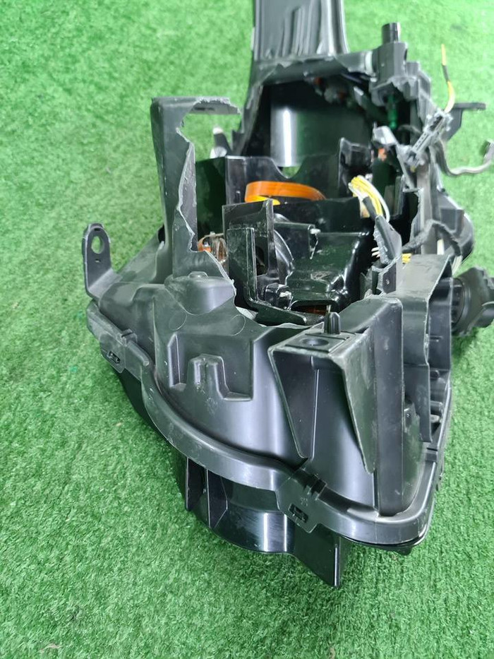 Битая Фара правая Range Rover Vogue 4 L405 12-17 ксенон