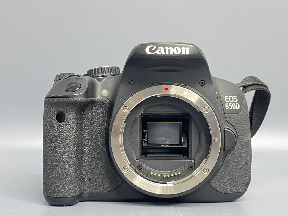 Canon 650D kit 18-55mm 14300 кадров
