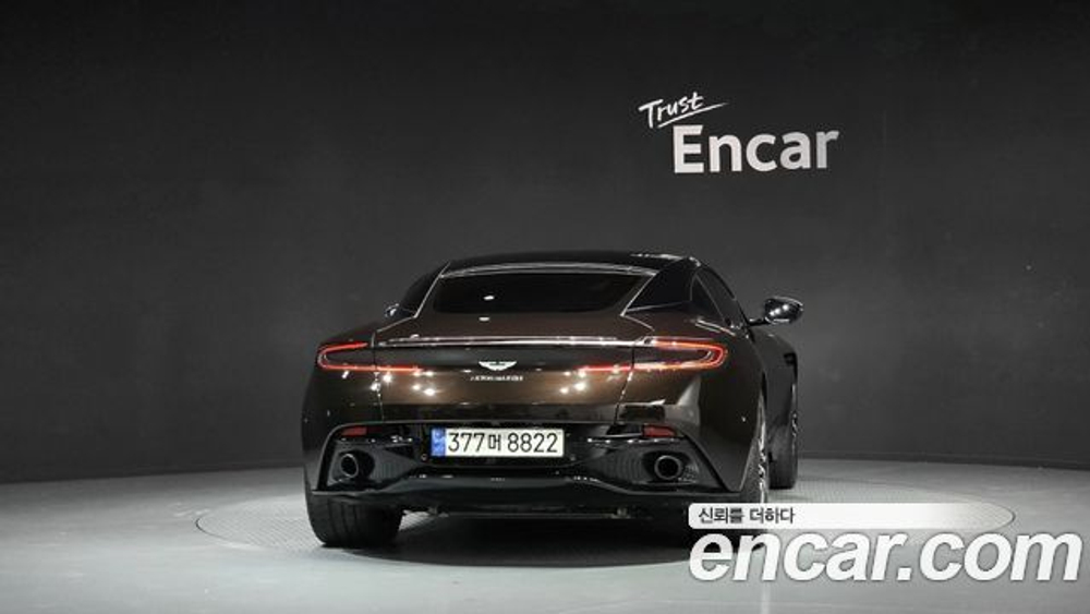 Aston Martin DB11 4.0 V8 — 2020