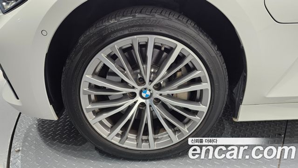 BMW 3-Series 330e Luxury — 2020