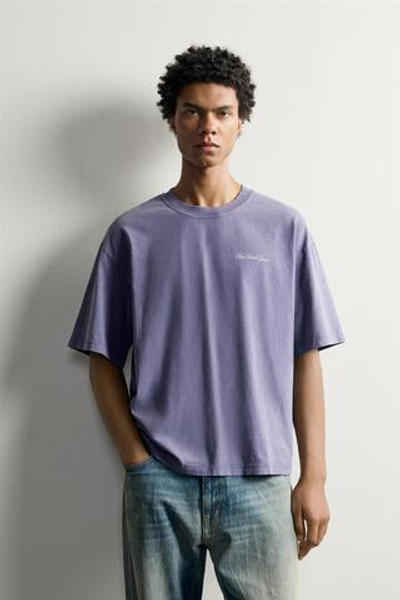 ФУТБОЛКА С ПРИНТОМ И ЭФФЕКТОМ ПОТЕРТОСТИ — ZARA · 4374/308