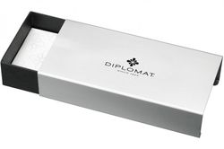 Перьевая ручка Diplomat Excellence guilloche stripes chrome M (D20000697) 2