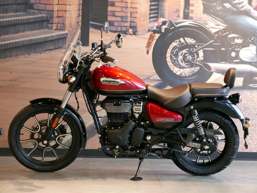 Royal Enfield 350 Meteor (Super Nova Red)