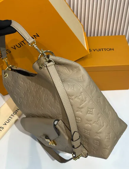 Сумка Louis Vuitton Hobo Metis