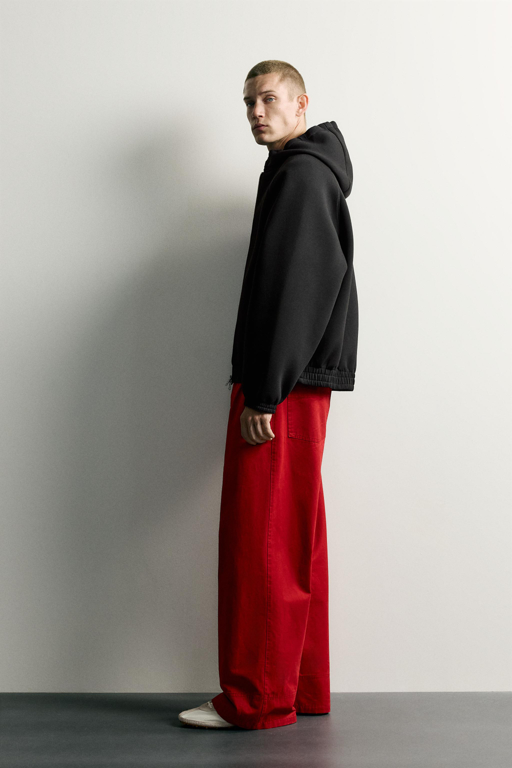 КУРТКА С КАПЮШОНОМ RELAXED FIT — ZARA