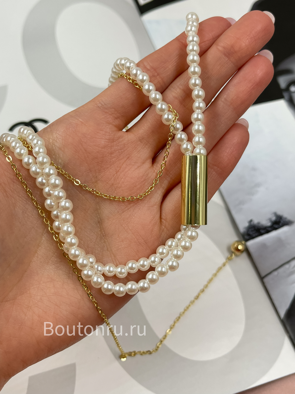 Колье тройное с жемчугом и золотистой цепочкой