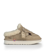 UGG LOWMEL Mule Trainer Sand