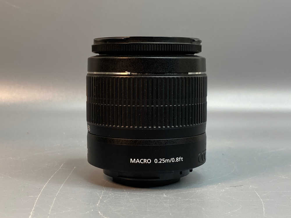 Canon 1100D Kit 18-55mm 9.500 кадров