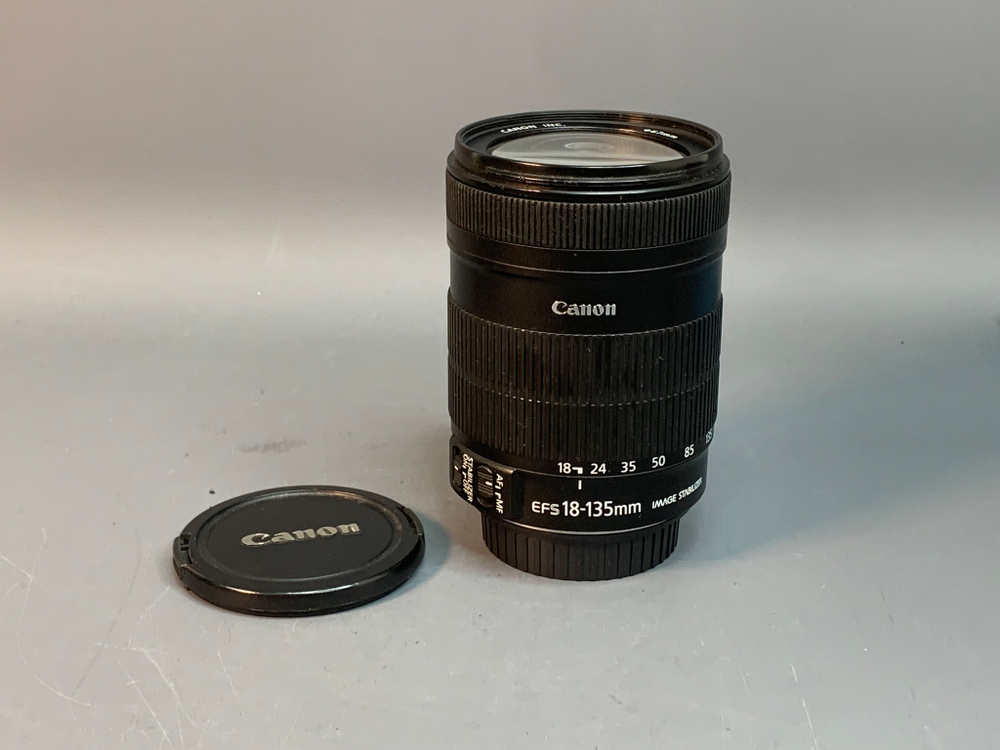 Canon EF-S 18-135 mm f/3.5-5.6 IS