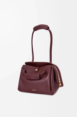 Loewe Маленькая сумка Madrid из мягкой телячьей кожи, бургунди