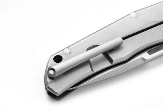 Нож складной Lion Steel Q4ttro Q4 Q4 CF - сталь MagnaCut, рукоять серый титан + карбон