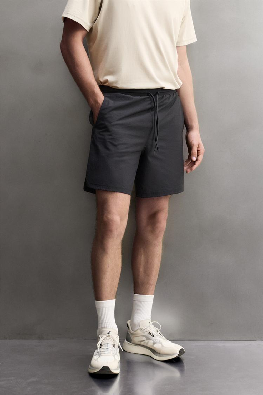 ZARA СПОРТИВНЫЕ ШОРТЫ 7”, ЧЕРНЫЙ