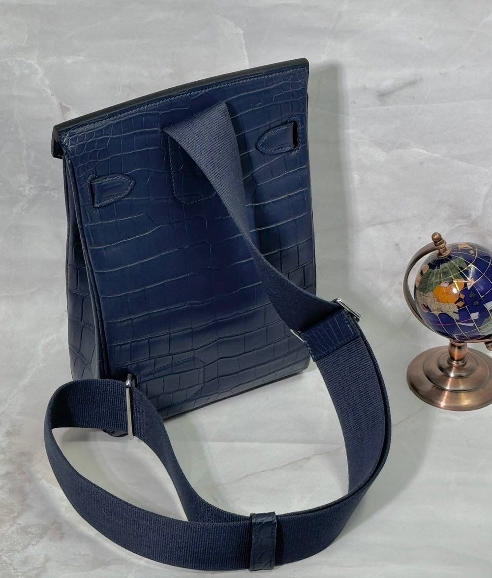 Сумка-слинг Hermes из кожи крокодила