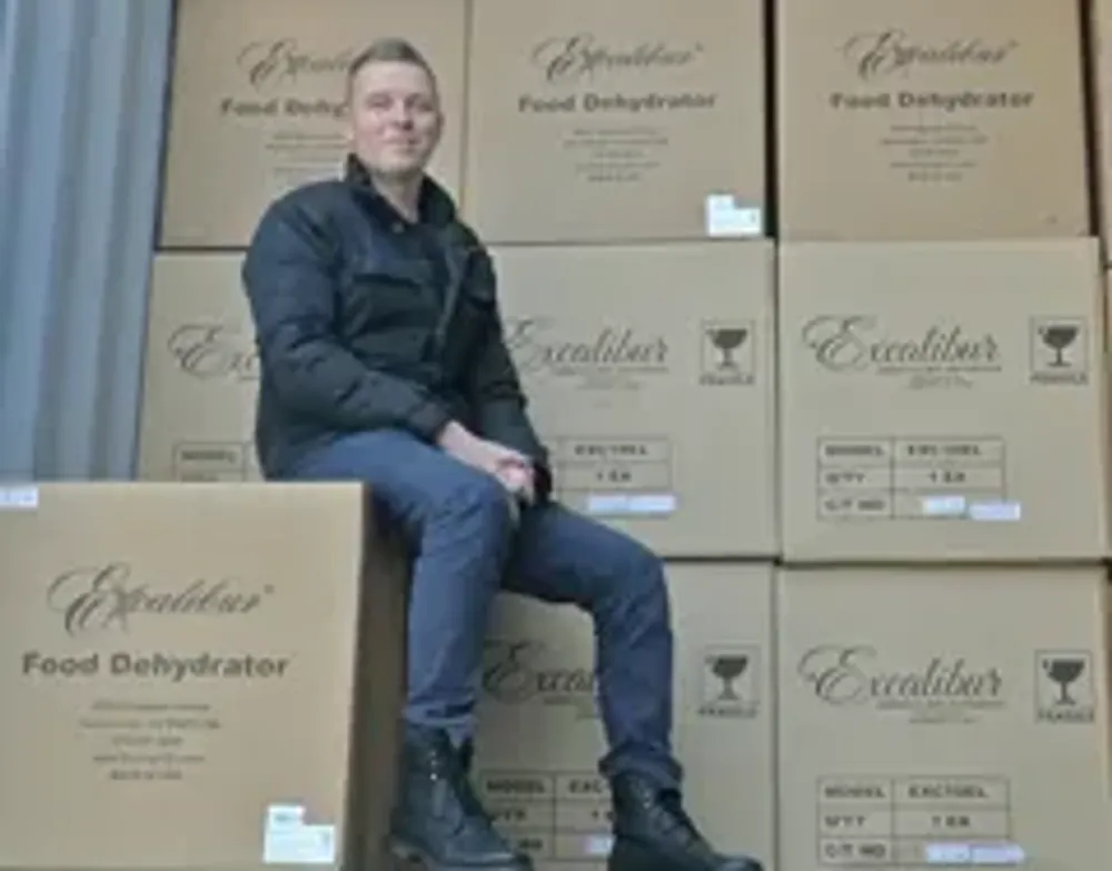 Поступление на склад контейнера с продукцией Excalibur и Omega