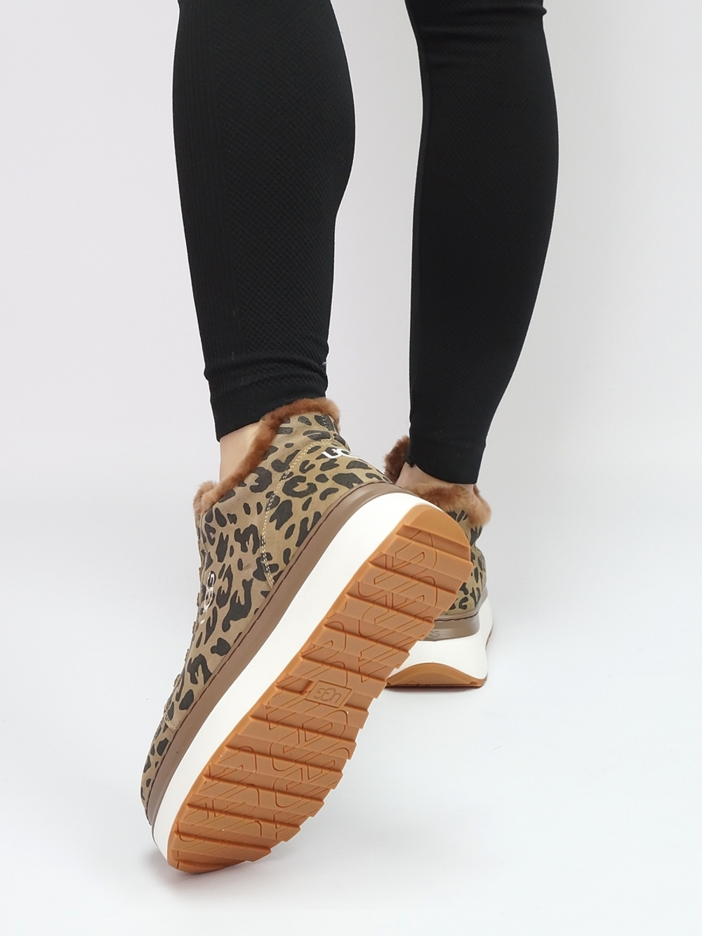 Ботинки женские зимние UGG P0100-2