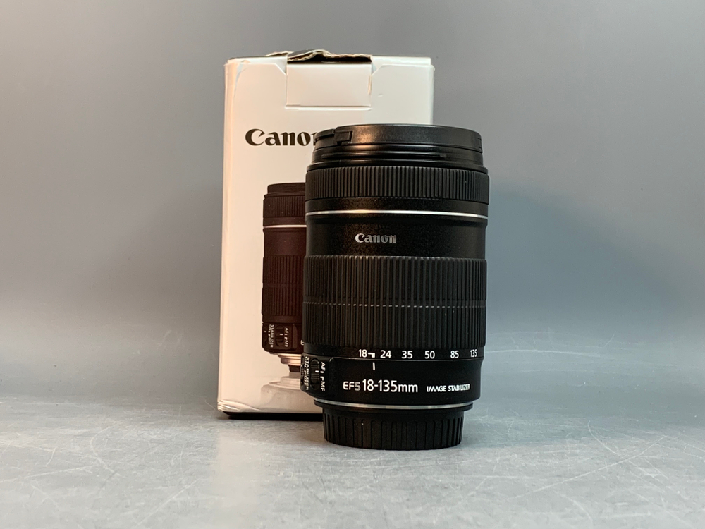 Canon EF-S 18-135 mm f/3.5-5.6 IS