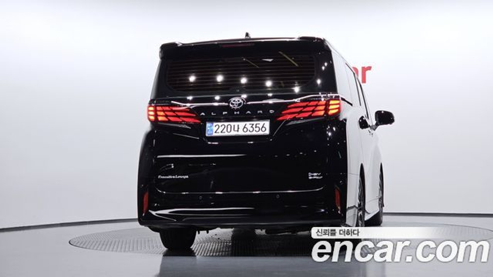 Toyota Alphard 2.5 HEV Executive AWD — 2024