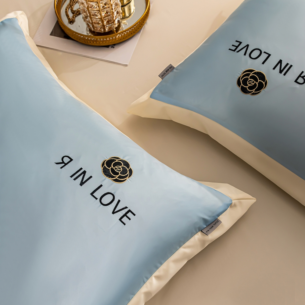 КПБ Сатин-Шелк Я IN LOVE на резинке LVR008, Евро, 4 наволочки, простынь 180*200*30