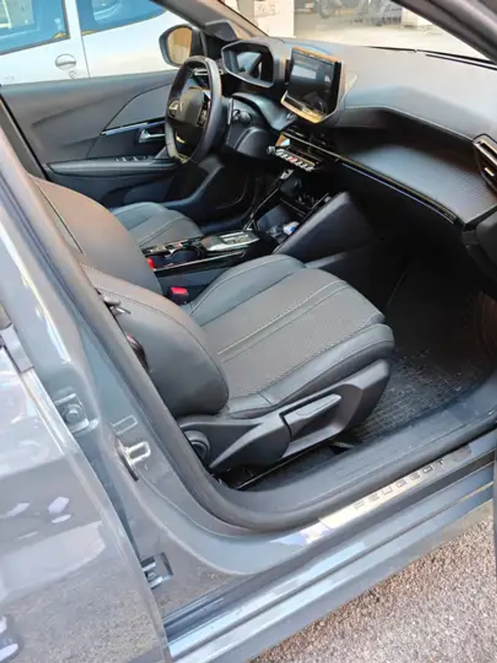 Peugeot 208 Hybrid GT