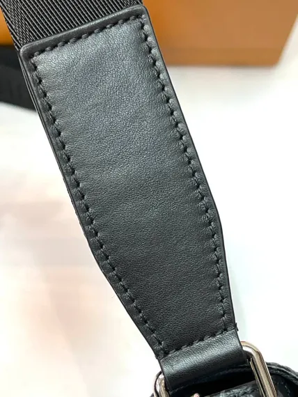Сумка Louis Vuitton District PM Monogram Eclipse