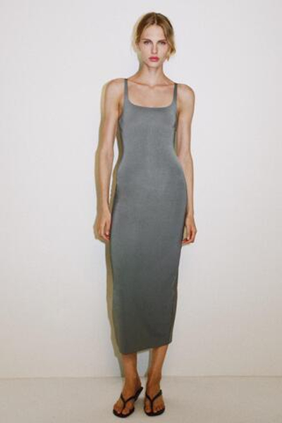 ПЛАТЬЕ МИДИ С ЭФФЕКТОМ КОНТУРИРОВАНИЯ — ZARA