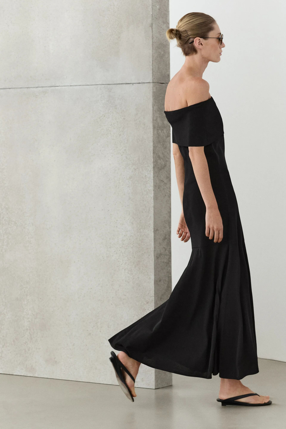ПЛАТЬЕ СРЕДНЕЙ ДЛИНЫ С ОТКРЫТЫМИ ПЛЕЧАМИ - MASSIMO DUTTI